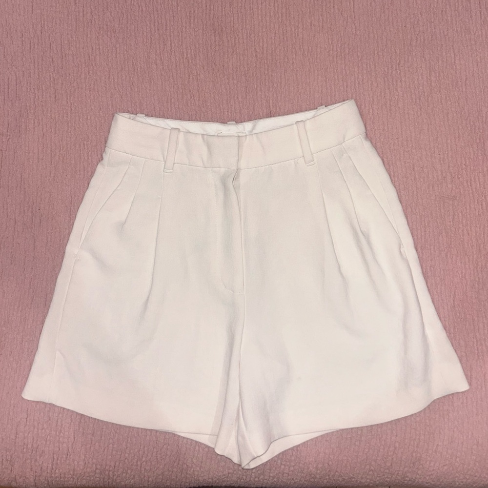 Aritzia White High Waist Women’s Tailored Shorts